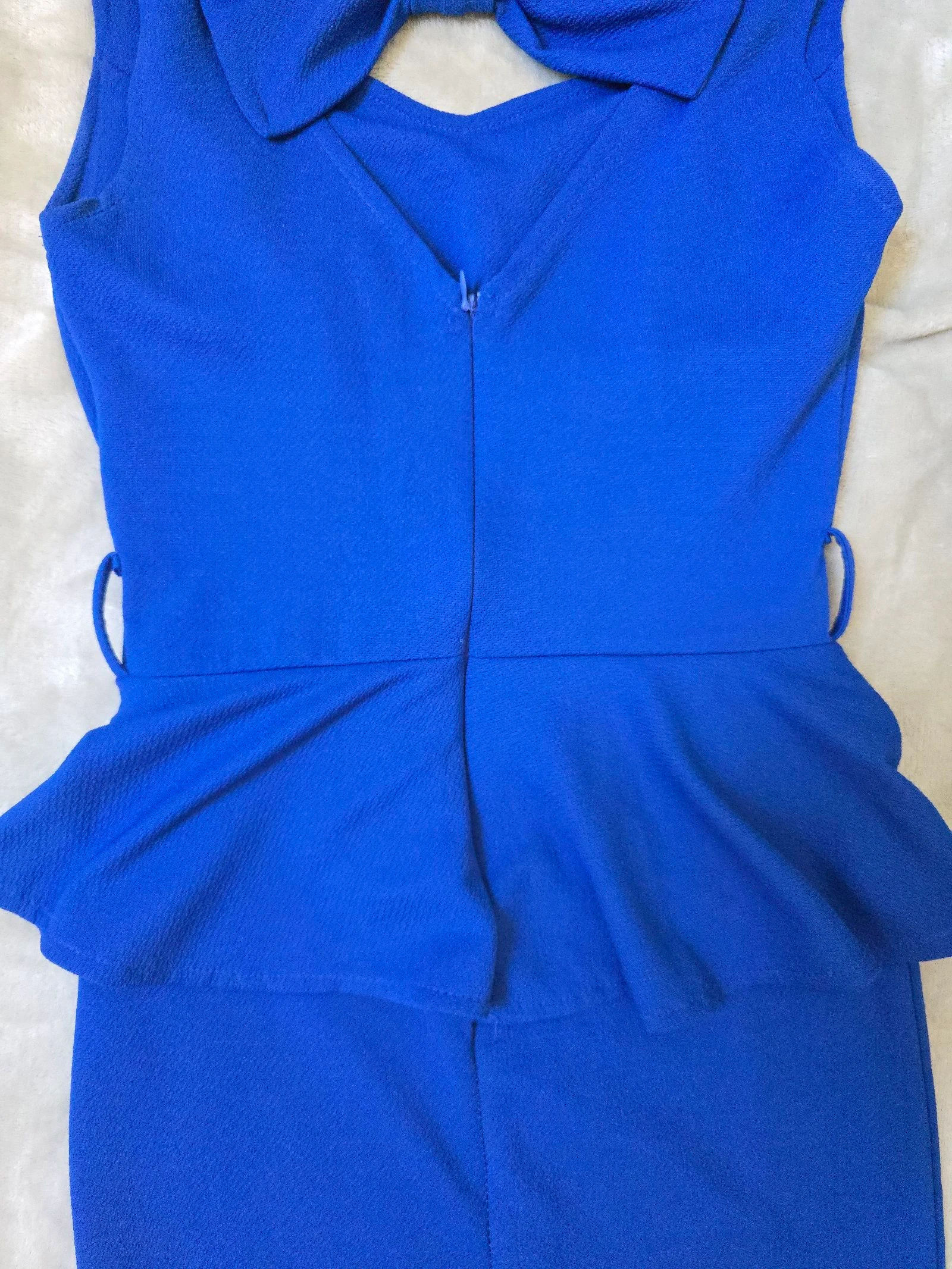 Vestido Mini Bodycon Peplum Azul Real com Laço nas Costas Sem Mangas para Festa Coquetel Tamanho P – photo 4